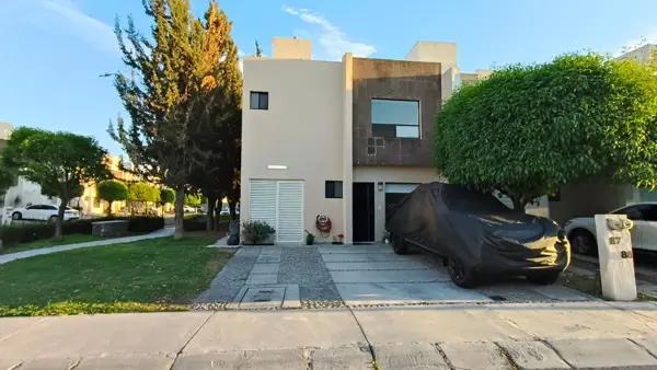 Casa en Venta Sonterra, Queretaro. En esquina, con oficina en PB
