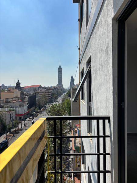 Departamento en venta sobre eje central Lázaro Cardenas frente al Museo del Tequila