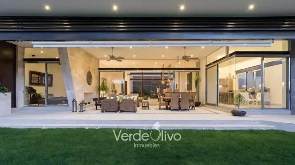 Vive el Lujo y la Exclusividad con Vistas al Hípico de Juriquilla