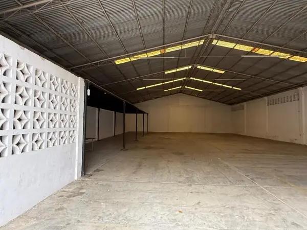 Excelente Bodega Industrial con casa