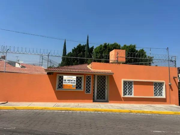 CONSULTORIO EN RENTA EN LA CARCAÑA, MOMOXPAN - IDEAL PARA CONSULTORIO O DESPACHO
