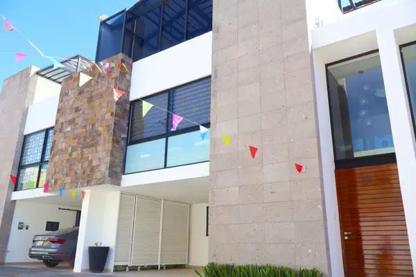 Casa en Venta, Calle Atlaco Oriente N°22, Fracc. La Carcaña, Momoxpan, Puebla.