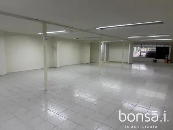Local en RENTA Ubicado en Calle Principal - (Juárez 1er Piso)