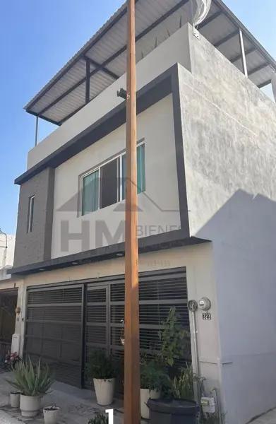 Casa de 3 niveles en Cerrada Santa Rosa Apodaca
