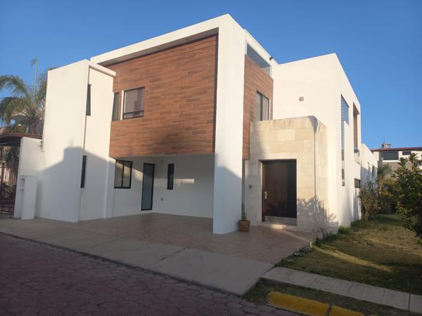 Casa en venta y renta en Zerezotla, San Pedro Cholula, Puebla