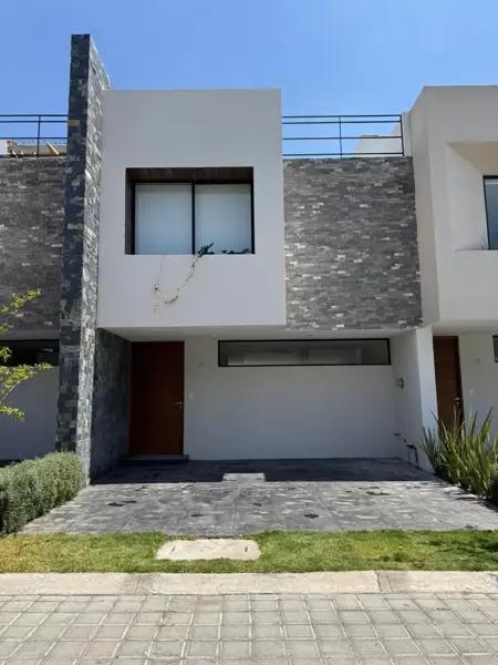 Casa nueva en Renta fraccionamiento Villas del Sol, Cholula, atrás de plaza San Diego