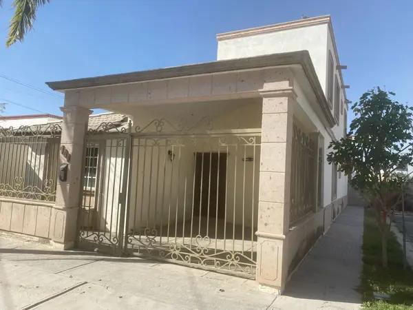 Renta Casa en Villas de la Ibero, Torreón: 4 Recámaras, 2 en planta baja
