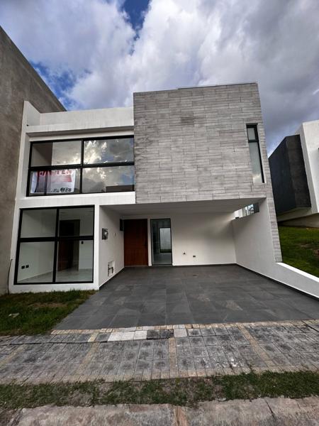 CASA EN VENTA
CON VISTA A LOS VOLCANES