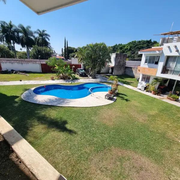SE VENDE BONITA CASA CON ROOF GARDEN EN CONDOMINIO RESIDENCIAL DE 10 CASAS CON ALBERCA Y AREAS VERDE