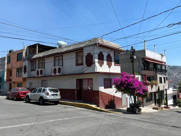 CASA MUY AMPLIA EN ESQUINA IDELA PARA NEGOCIO