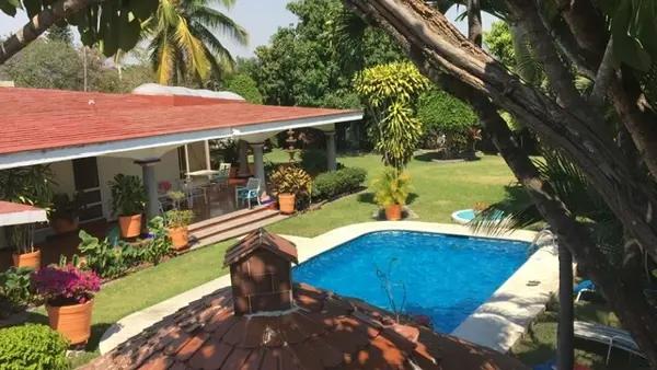 Venta en Temixco de  casa de descanso estilo colonial con alberca