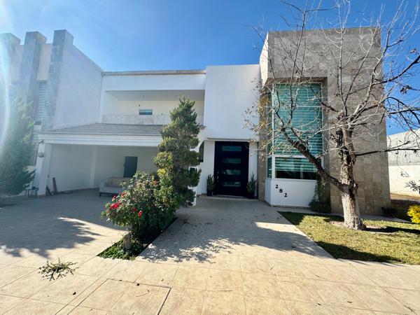 Casa en Renta en Las Trojes, Torreón - Amplios Espacios con Jardín y Terraza