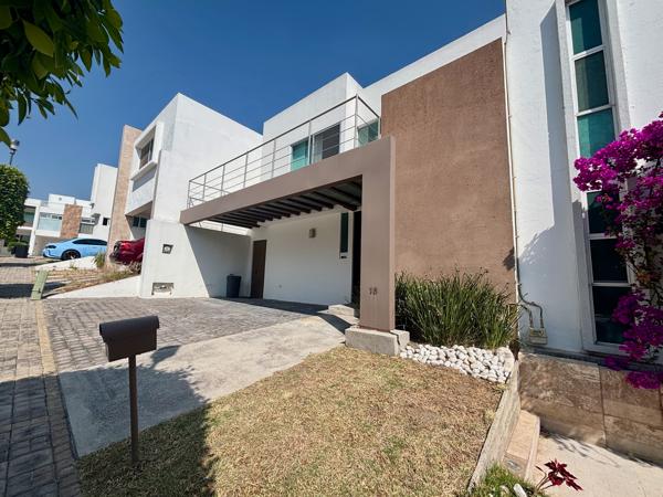 CASA EN VENTA LOMAS DE ANGELOPOLIS 2