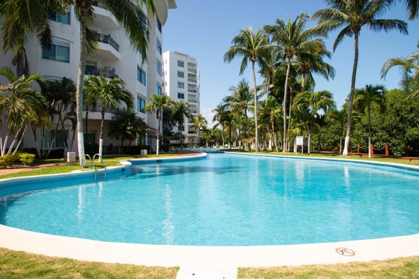 Amplio Departamento en Venta en Zona Hotelera de Cancún- Planta Baja