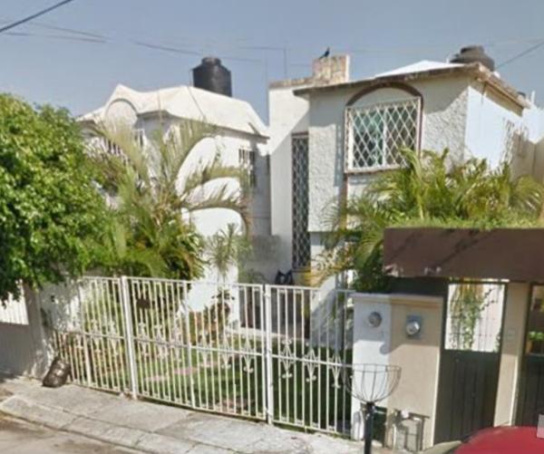 ELEGANTE CASA DE DOS PISOS, A 10 MIN DEL PUERTO DE CANCÚN