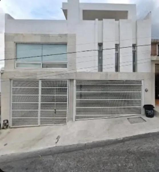 Casa en Venta en El 4o. Sector de Cumbres en Monterrey, Nuevo León