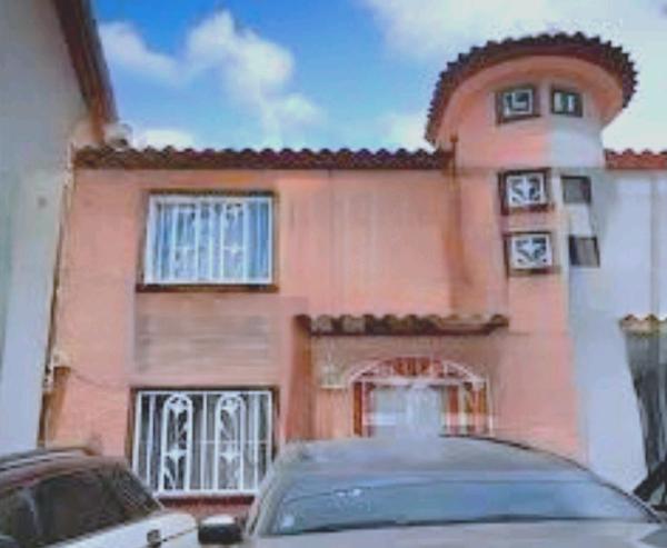 HERMOSA CASA DE DOS PISOS A SÓLO 20 MIN. DE LA GARITA DE TIJUANA.
