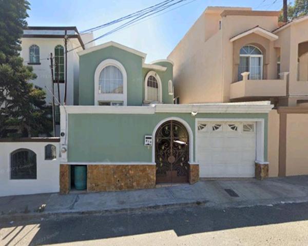 HERMOSA CASA DE DOS NIVELES, EN ENSENADA.
