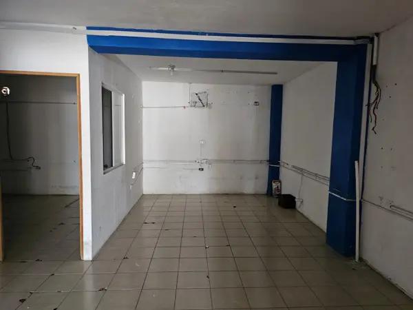 Renta de bodega en Santa Catarina, Nuevo León - 360m² con oficinas y estacionamiento
