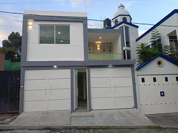Se vende casa súper ubicada en Fraccionamiento Manantiales frente a Universidad Latina