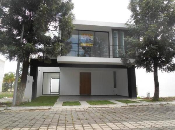 HERMOSA CASA EN VENTA 
RECIDENCIAL CALABRIA