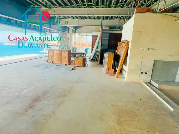 Departamento para restaurar en lujoso condominio de playa