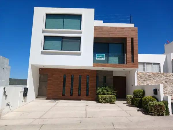 CASA EN VENTA EN CUMBRES DE LAGO