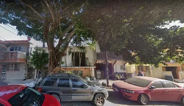 Casa en Venta en Ciudad Madero, Tamaulipas con 4 Recámaras y Amplia Superficie
