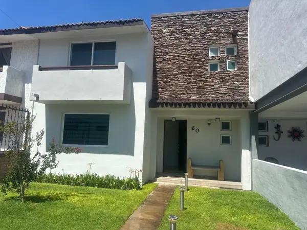 Casa en renta en Santuarios del Cerrito, frente al CAM, Corregidora