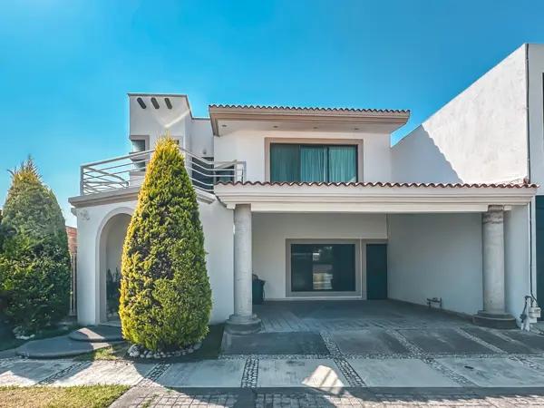 CASA EN VENTA CON RECÁMARA EN PLANTA BAJA EN VISTA REAL NORTE.