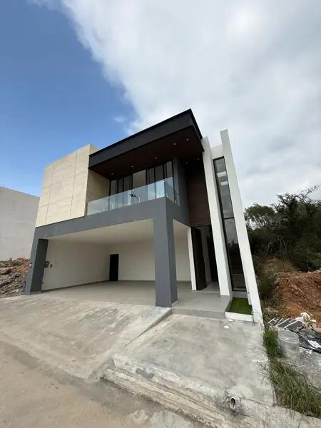 CASA EN VENTA EN AYSSO RESIDENCIAL EN SANTIAGO N.L.
