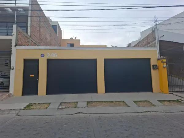 CASA EN VENTA EN ALCALDE, LAGOS DE MORELOS