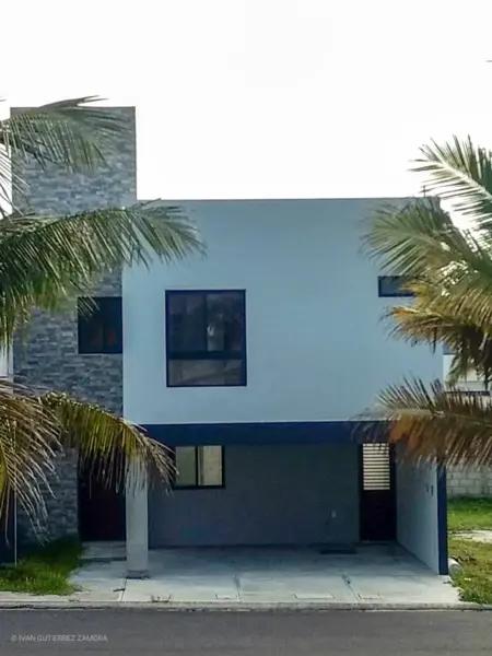 Casa en Venta en Lomas de la Rioja, Riviera Veracruzana - Amplia Propiedad en Comunidad Cerrada