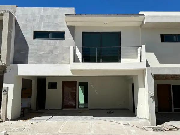 CASA EN VENTA EN PRIVADA BELCANTTO JUNTO A PLAZA EXPLANADA