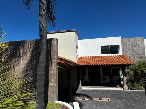 Renta de departamento tipo dúplex en Vista Real, Corregidora, Querétaro