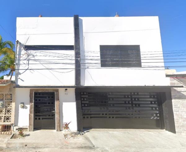 ELEGANTE Y EXTENSA CASA A SOLO DOS CALLES DEL AEROPUERTO INTERNACIONAL DE CD DEL CARMEN