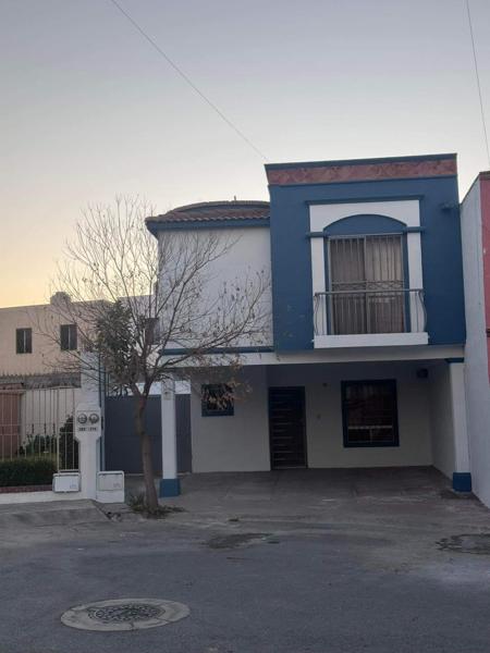 Casa venta al poniente en fraccionamiento