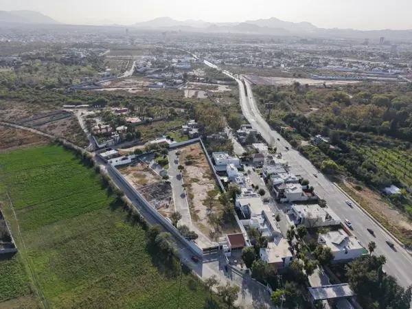 Terreno grande al norte de Saltillo en fraccionamiento cerrado Del Duero