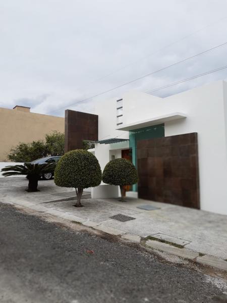 Casa en renta en condominio cerca de Vista Real, Querétaro