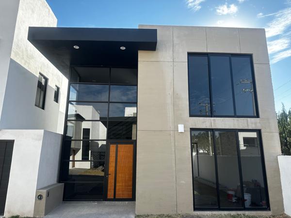 Casa en venta en El Condado, Corregidora: Doble altura y nueva construcción