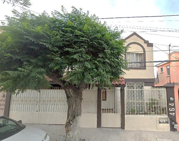 BONITA CASA A UNAS CALLES DE PLAZA LA NOGALERA