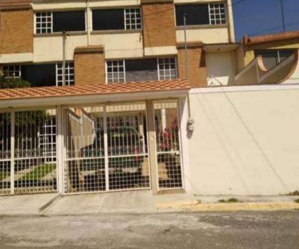 LINDA Y AMPLIA CASA DE 3 NIVELES EN EXCELENTE ZONA DE TOLUCA