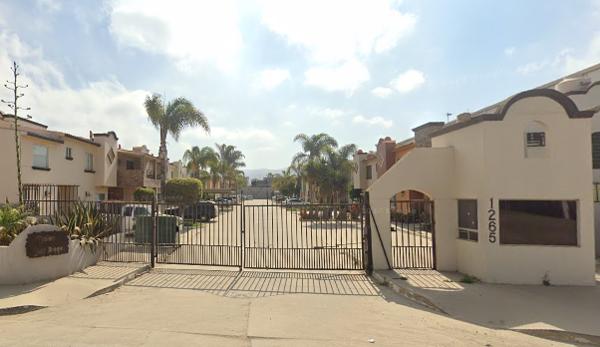 CASA EN VENTA EN SAN BORJA RESIDENCIAL ENSENADA BAJA CALIFORNIA. REMATE BANCARIO.