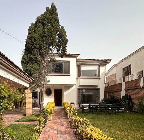 CASA EN RENTA AL NORTE CON JARDÍN