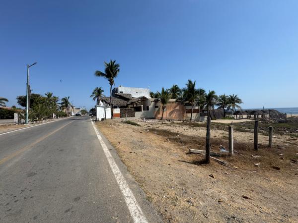 Terreno Comercial en Venta en Playa Larga, Zihuatanejo de Azueta