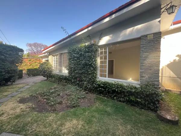 Casa en Venta y Renta en Lomas de Chapultepec, Miguel Hidalgo - Amplia Propiedad Habitacional