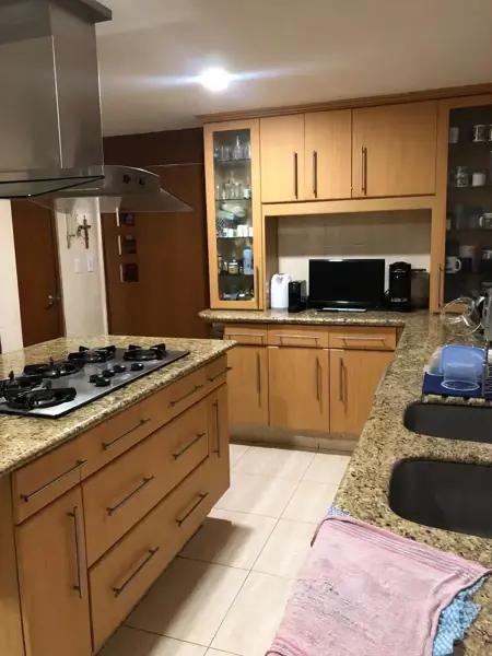 CASA EN LOMAS DE TARANGO CON APLIO JARDIN