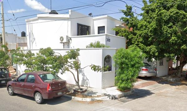 CASA EN RECUPERACIÓN BANCARIA EN C 20 No. 300