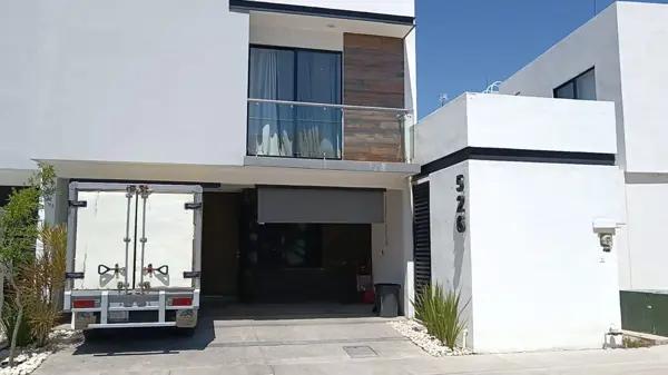 Renta Casa en Godai con Excedente de Terreno en Irapuato