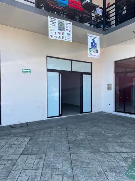 local en plaza Perla Coatepec, planta baja